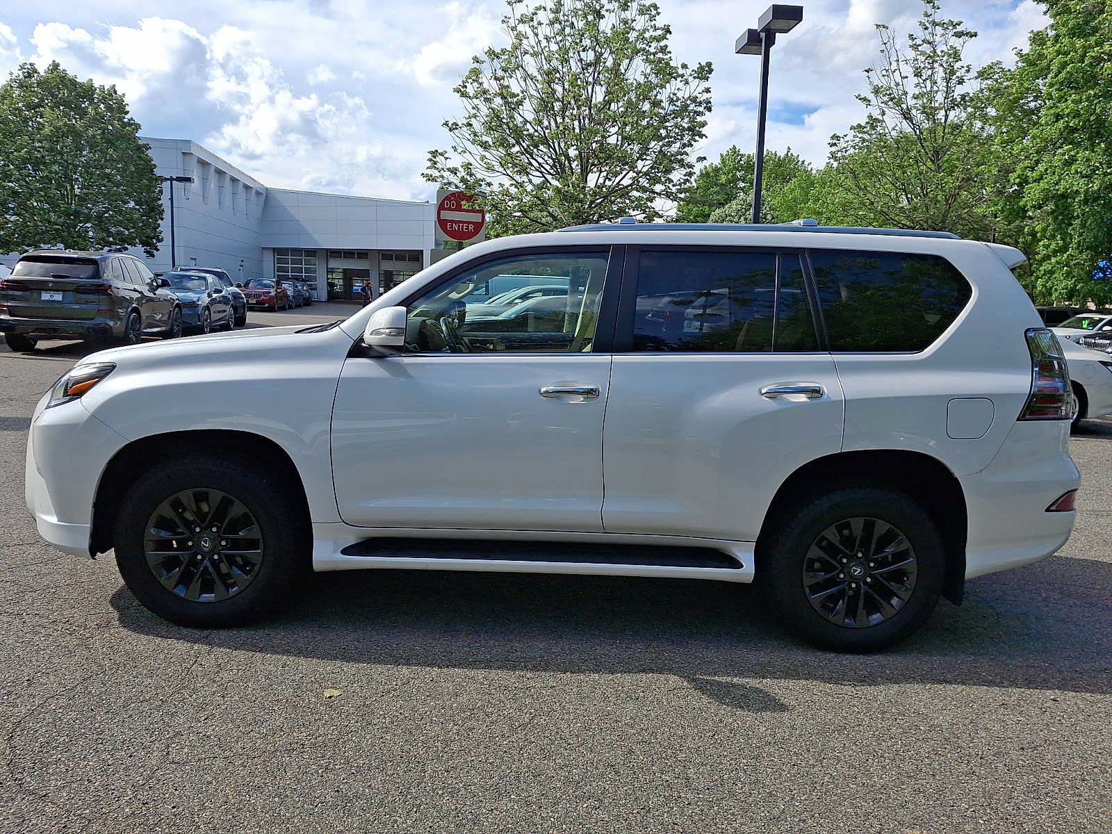 Used 2020 Lexus GX 460 Premium w/ Premium Package AWD/4WD image 4