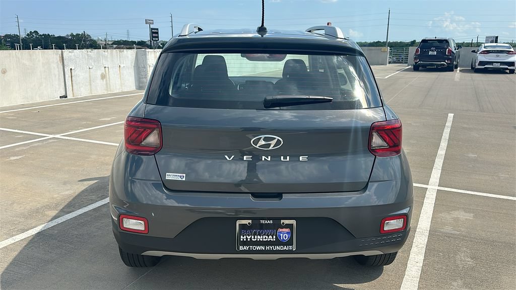 Used 2025 Hyundai Venue SEL FWD image 12