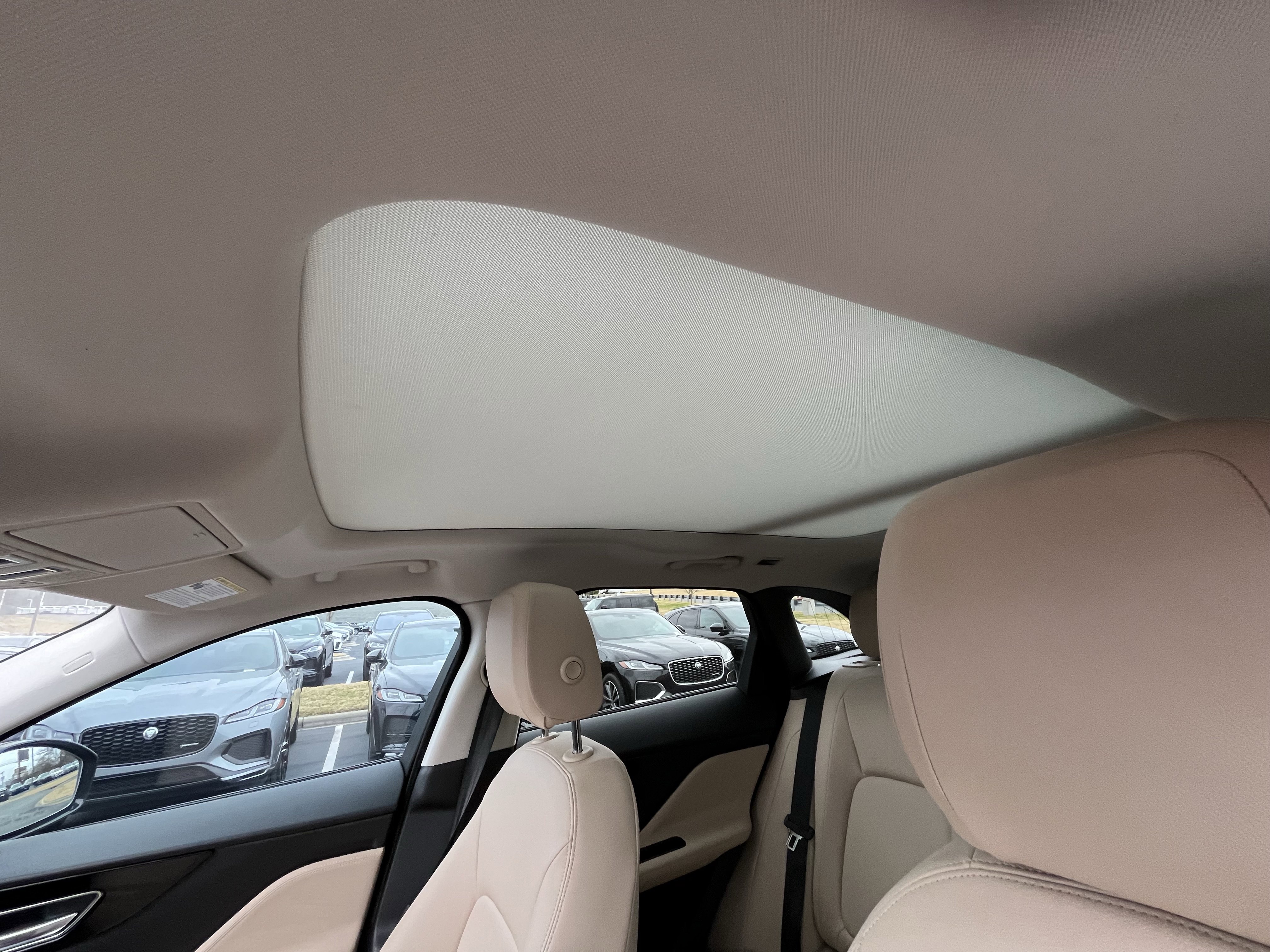 Used 2018 Jaguar F-PACE Premium image 28