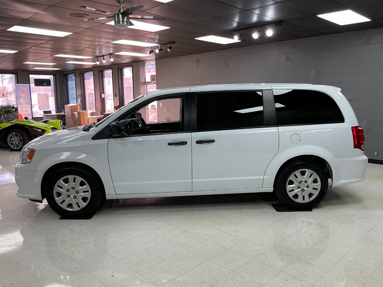 Used 2019 Dodge Grand Caravan SE w/ UConnect Hands-Free Group image 7