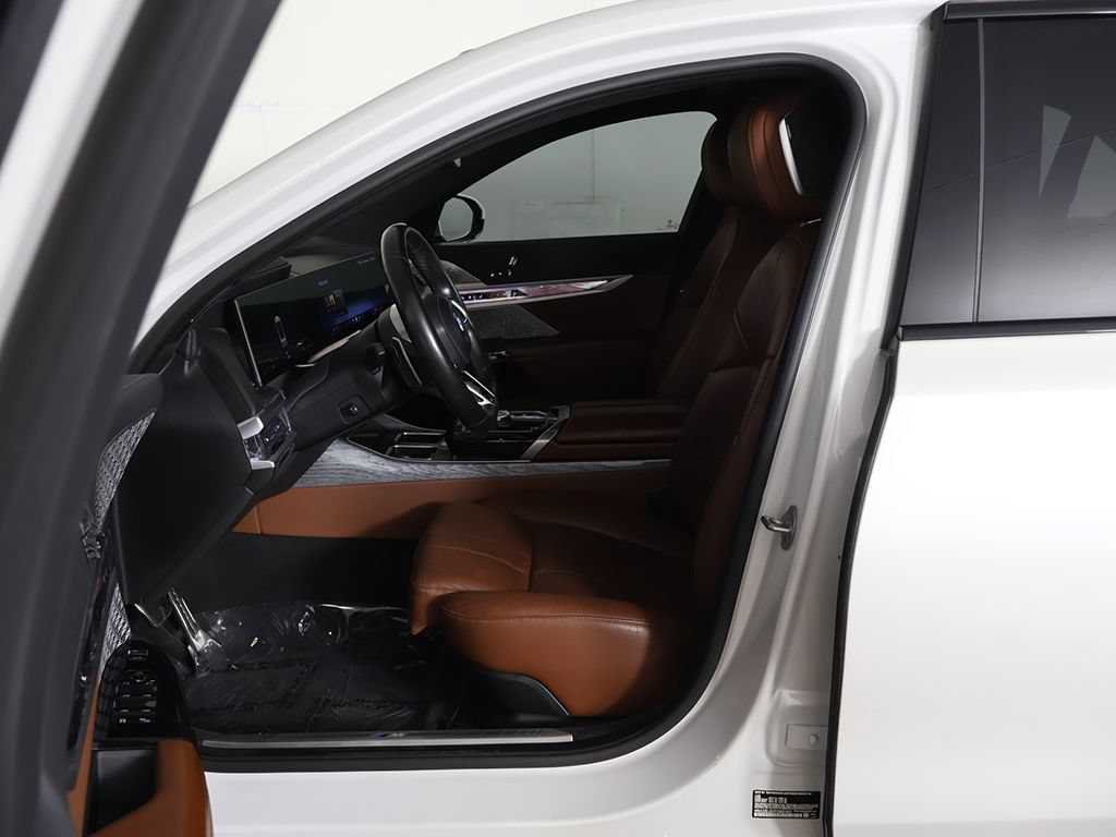Used 2023 BMW 760i xDrive AWD/4WD image 33