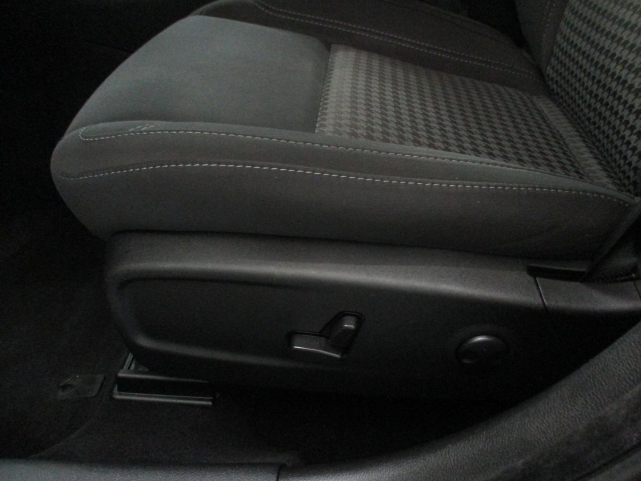 Used 2022 Dodge Charger SXT w/ Cold Weather Package image 15