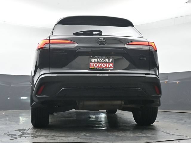 Certified 2022 Toyota Corolla Cross XLE w/ Black Badges Package (TMS) AWD/4WD image 33