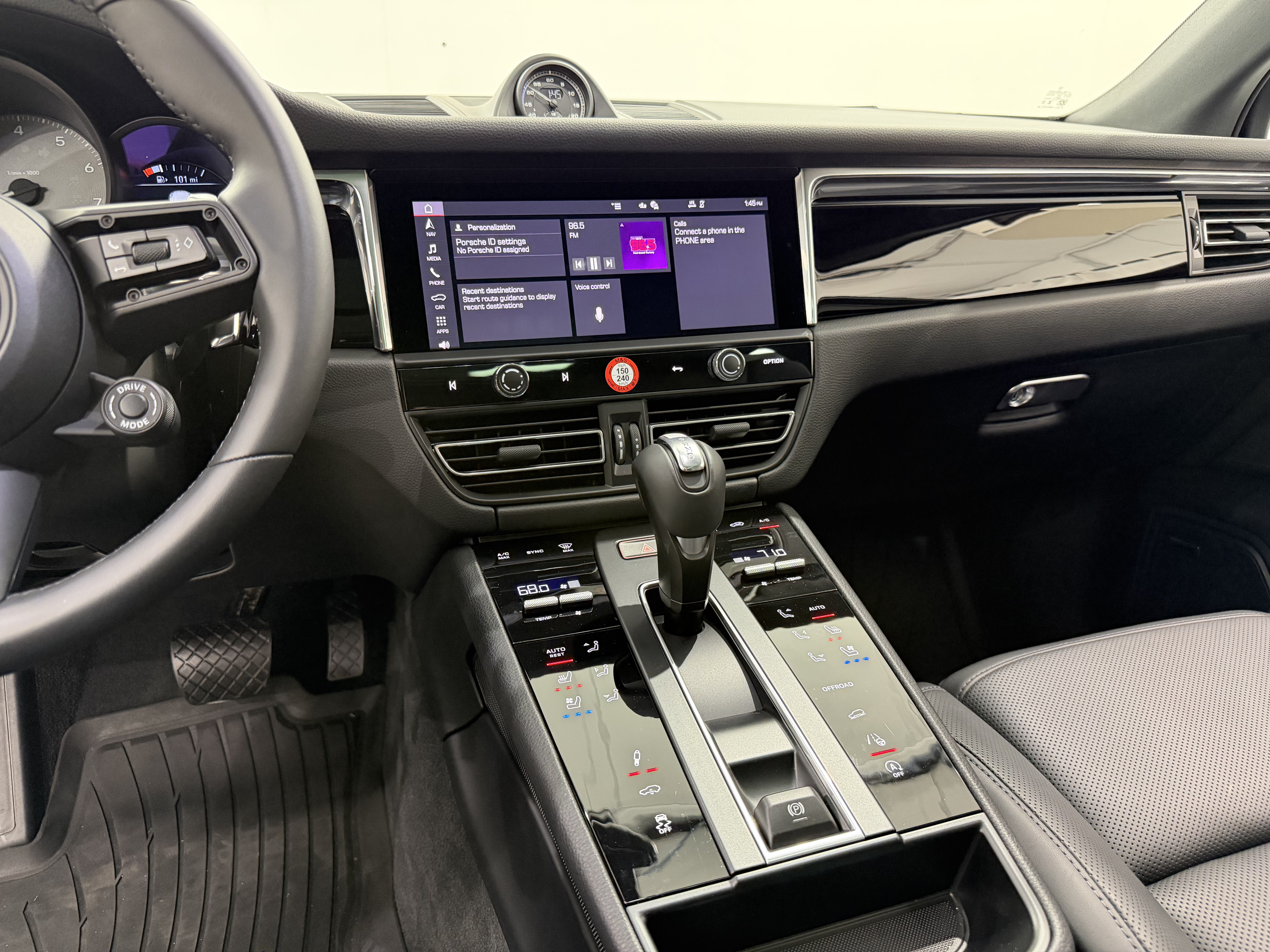 Certified 2026 Porsche Macan S AWD/4WD image 36