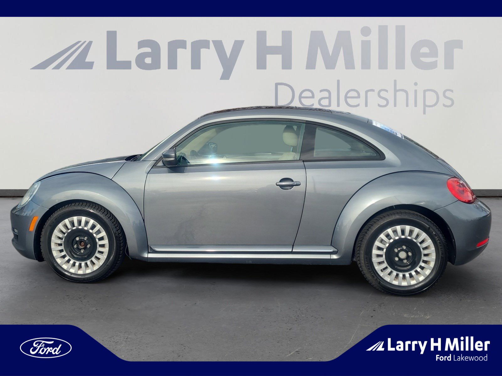 Used 2013 Volkswagen Beetle 2.5 image 2