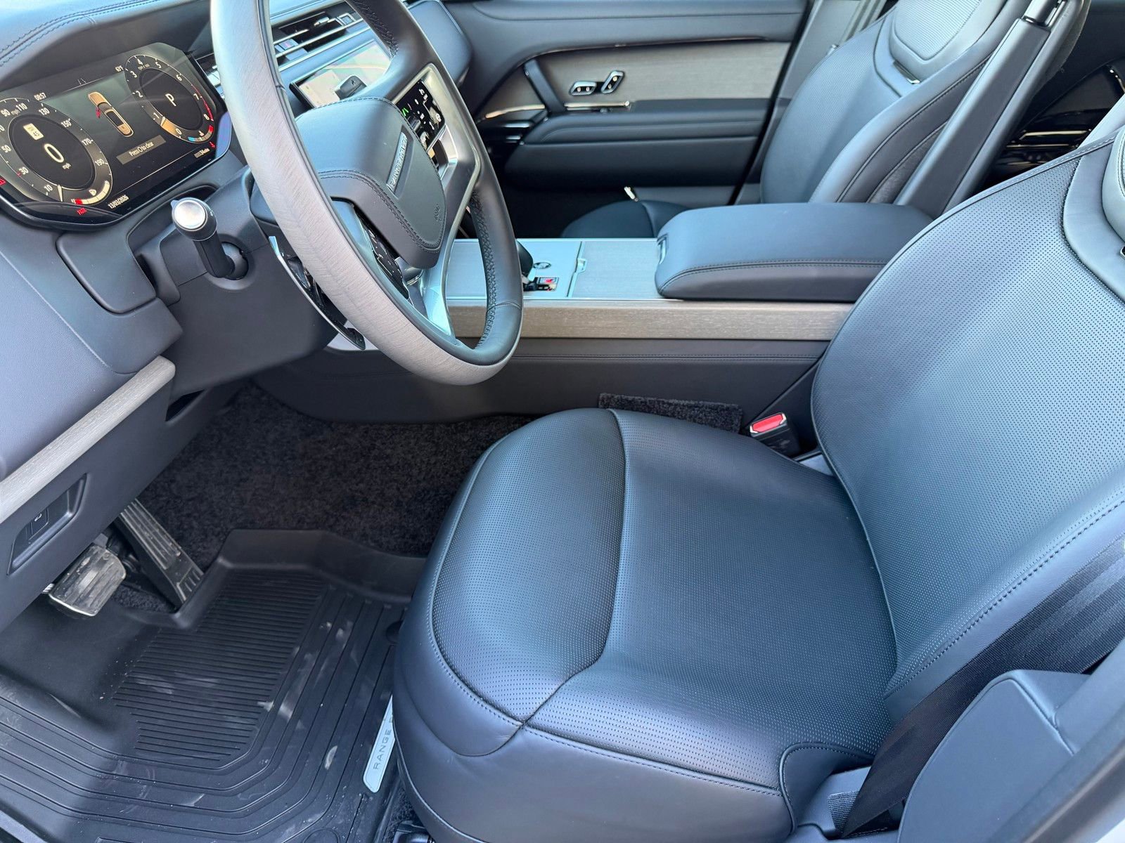New 2026 Land Rover Range Rover SV image 9