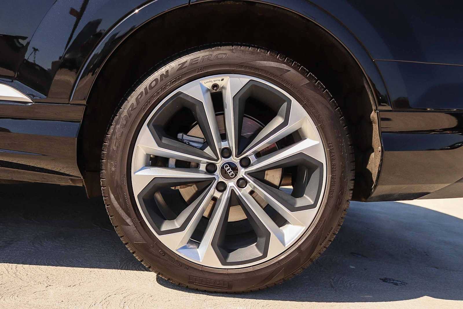 Used 2022 Audi Q7 3.0T Premium Plus w/ Premium Plus Package AWD/4WD image 13