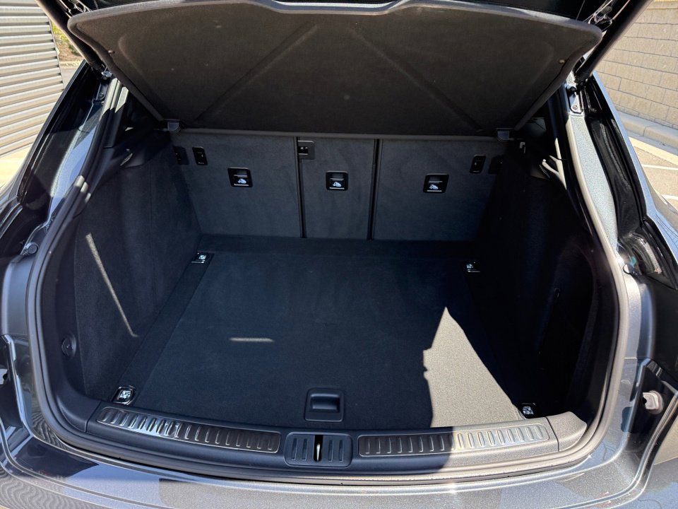 Certified 2026 Porsche Macan Turbo AWD/4WD image 17