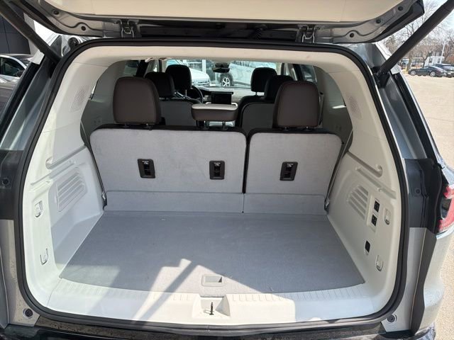 Used 2024 GMC Acadia Denali w/ Super Cruise Package image 9