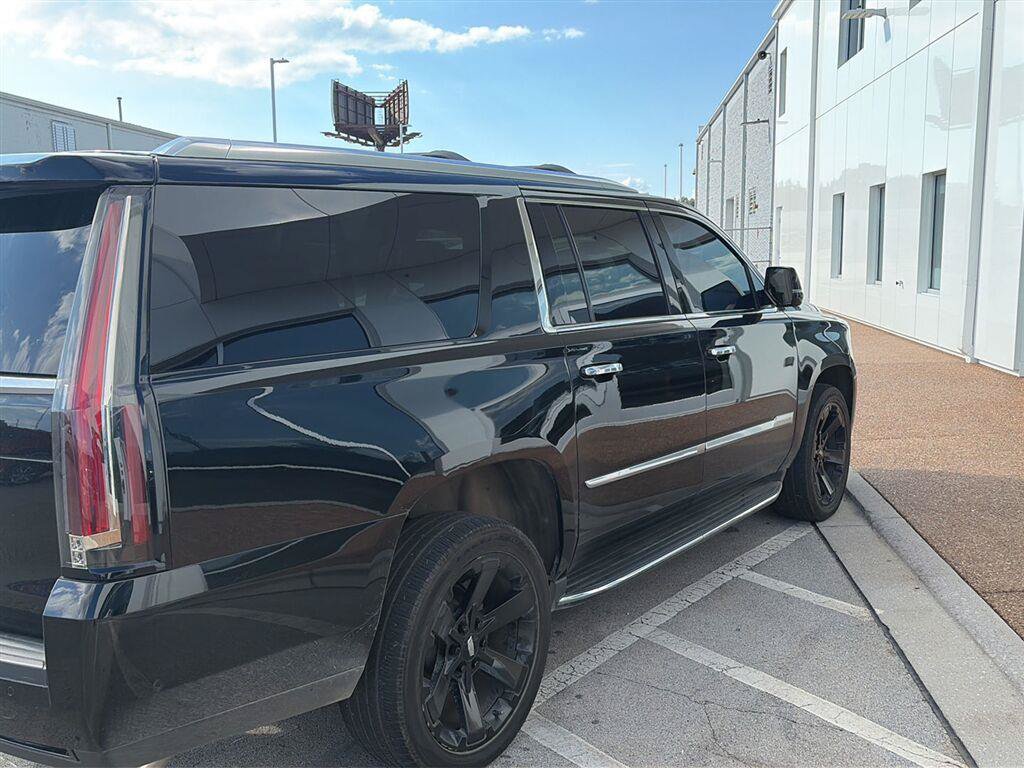 Used 2019 Cadillac Escalade ESV Luxury AWD/4WD image 14