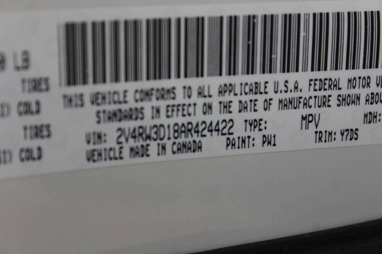 Used 2010 Volkswagen Routan SE FWD image 11