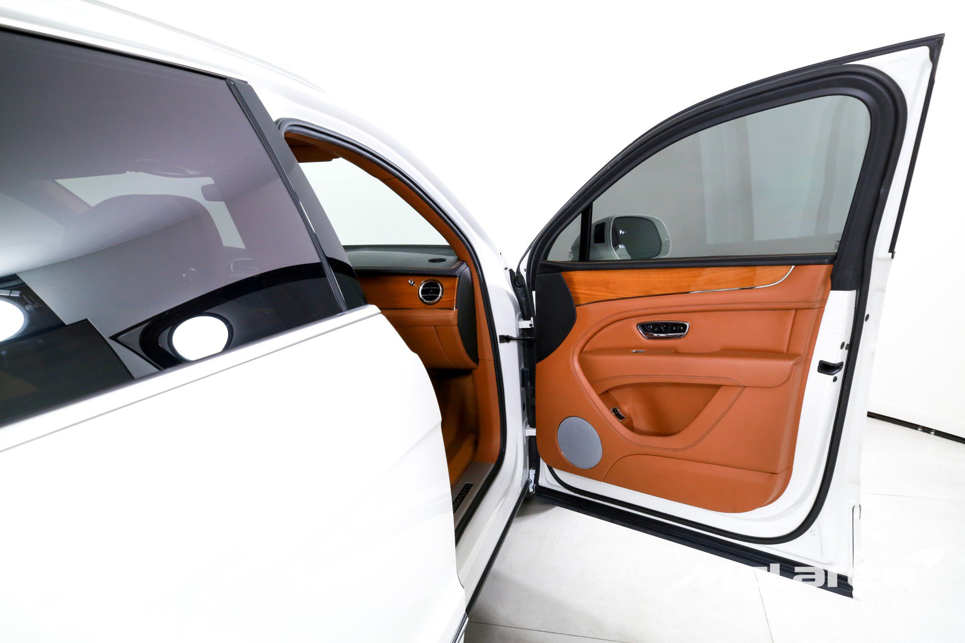 Used 2022 Bentley Bentayga image 27