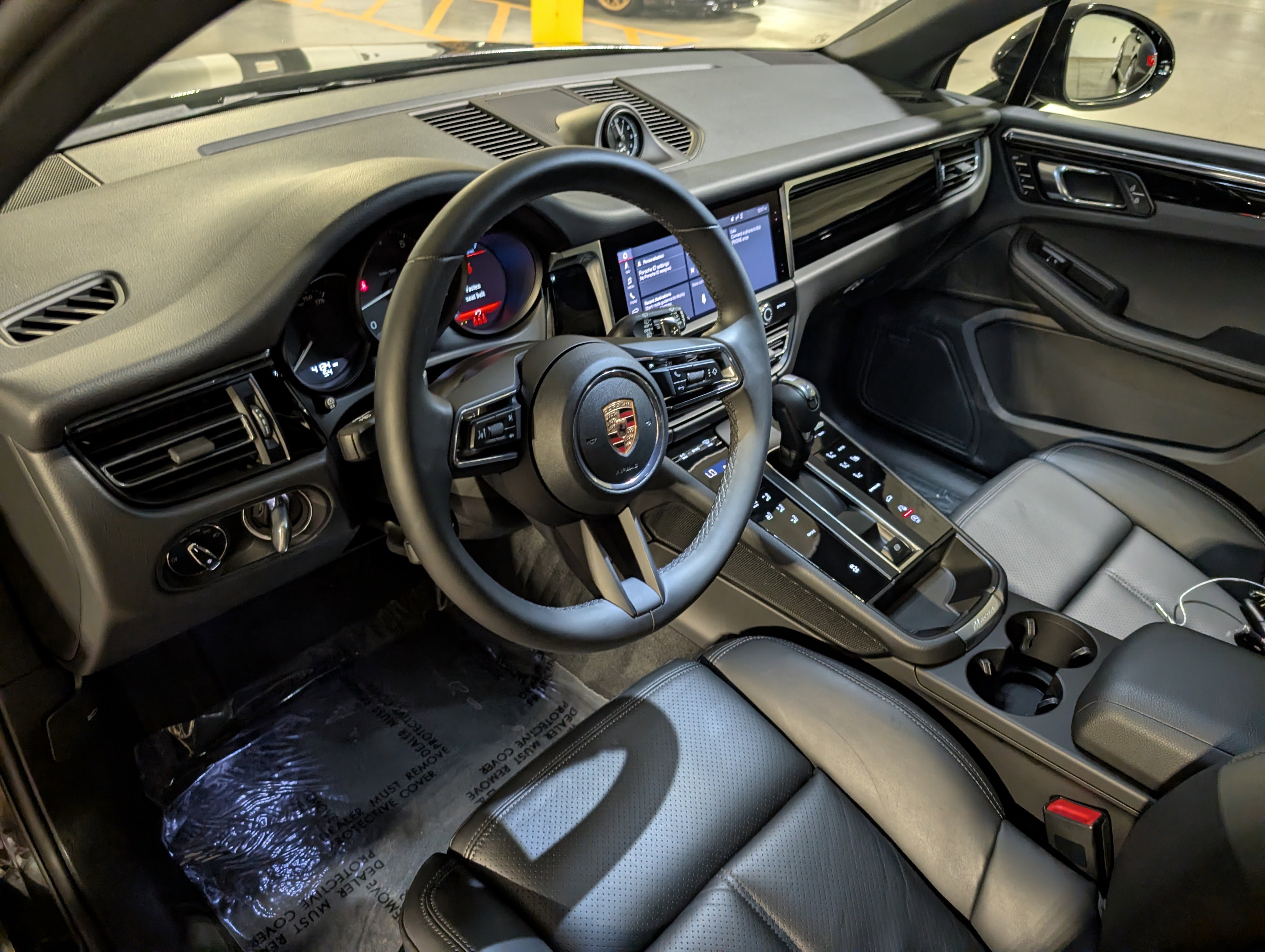 Used 2025 Porsche Macan image 4