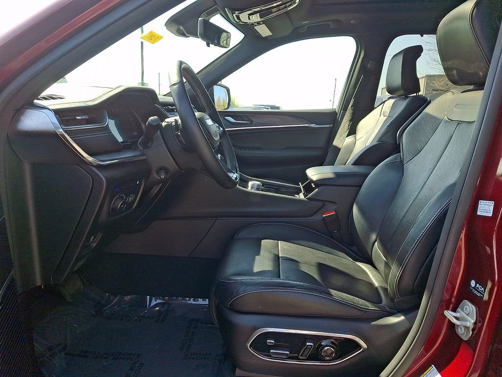 Used 2023 Jeep Grand Cherokee Overland w/ Advanced Protech Group III image 13