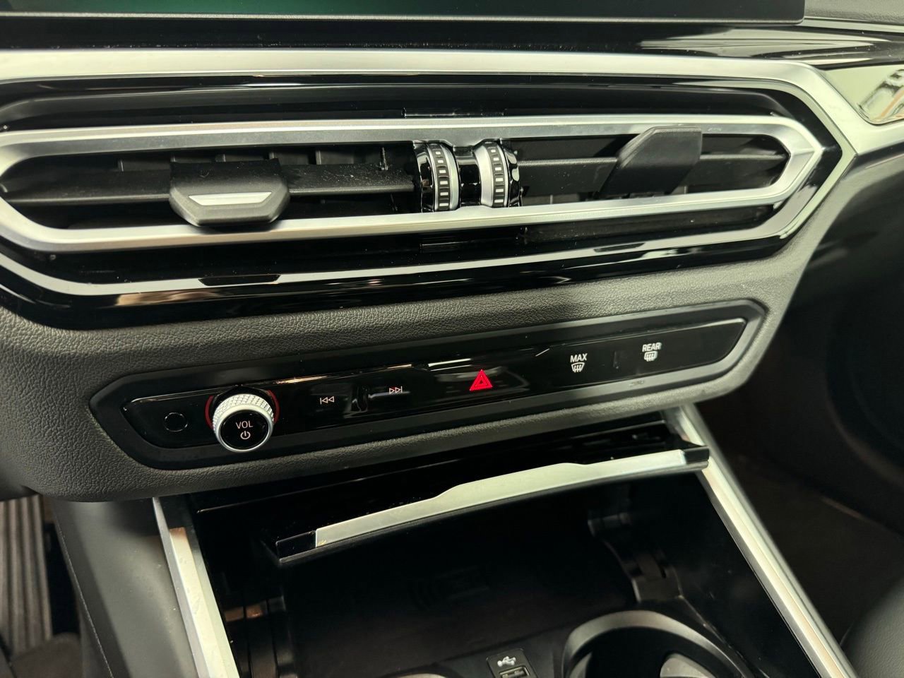 Used 2023 BMW 330i Sedan w/ Premium Package image 19