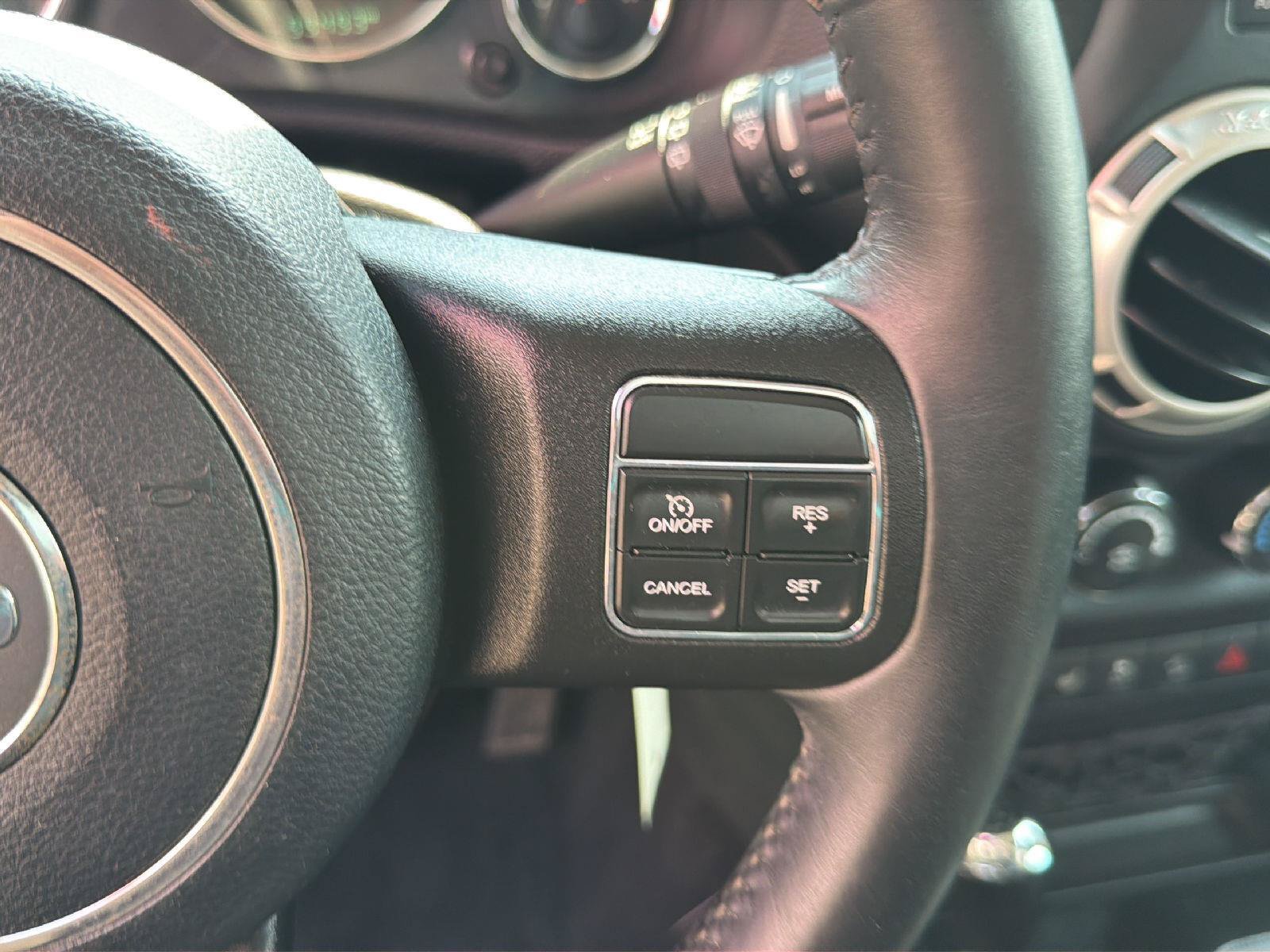Used 2018 Jeep Wrangler Unlimited Sahara w/ Connectivity Group AWD/4WD image 14