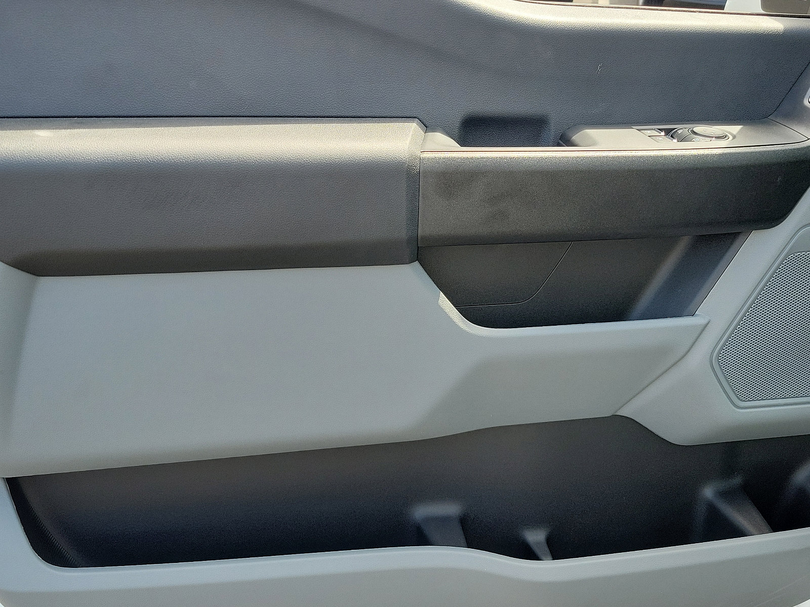 Used 2024 Ford F550 4x4 Regular Cab Super Duty image 9