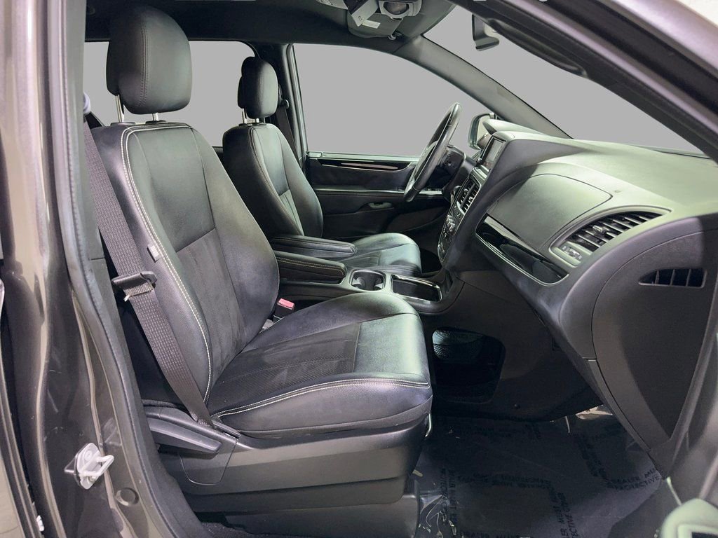 Used 2018 Dodge Grand Caravan SXT w/ Blacktop Package image 35
