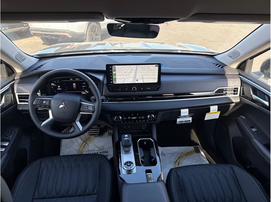 Used 2025 Mitsubishi Outlander SEL image 11