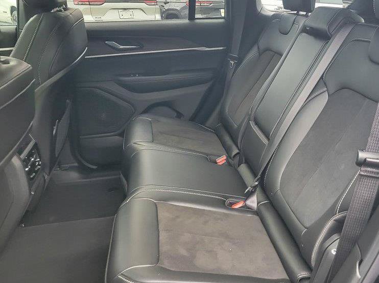 New 2026 Jeep Grand Cherokee Altitude AWD/4WD image 19