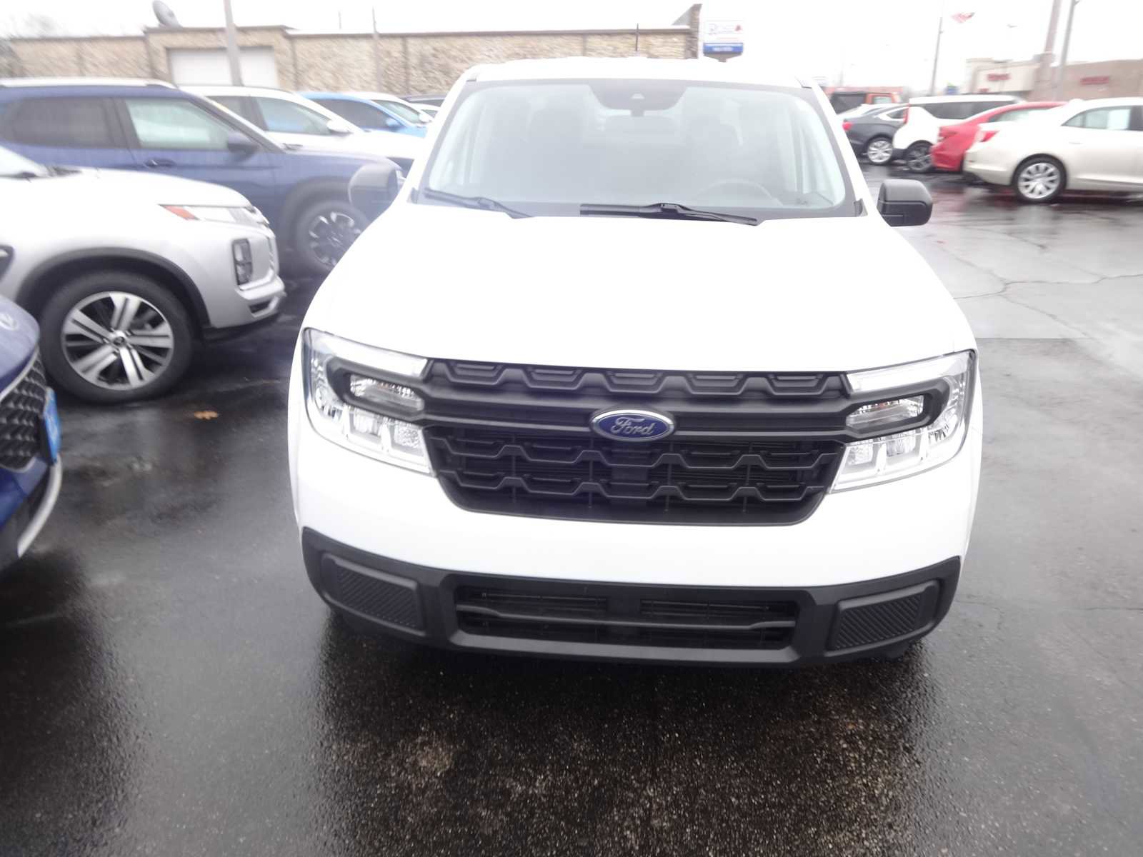 Used 2022 Ford Maverick XL image 2