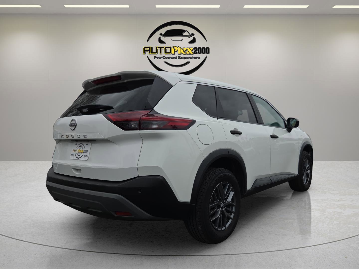 Used 2023 Nissan Rogue S FWD image 7