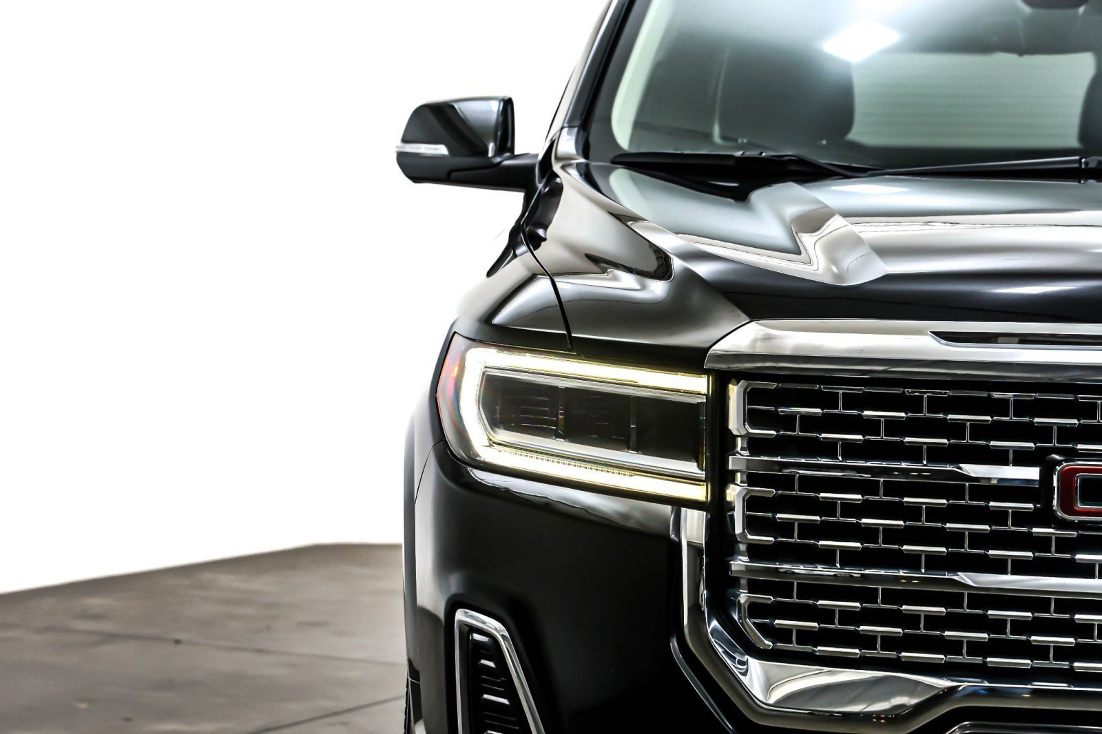 Used 2023 GMC Acadia Denali w/ Black Diamond Edition image 14