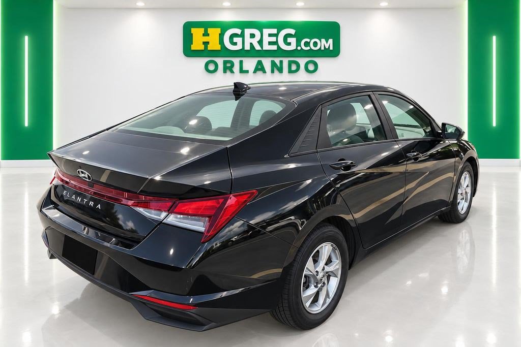 Used 2021 Hyundai Elantra SE FWD image 6