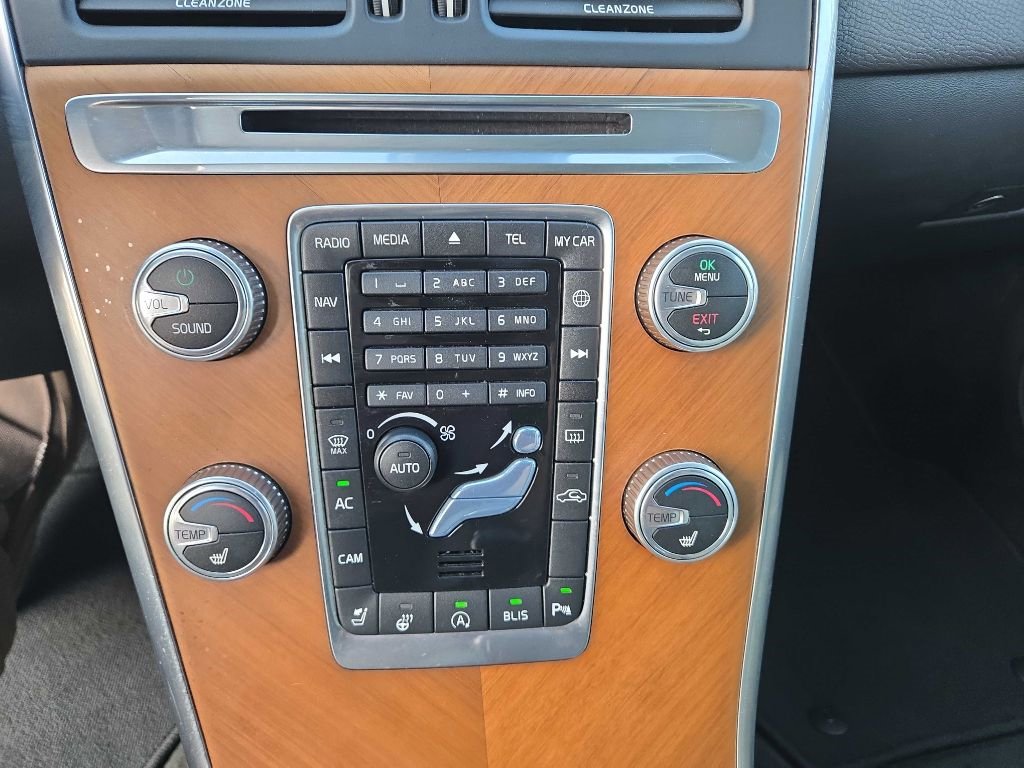 Used 2017 Volvo XC60 T6 Inscription w/ Climate Package image 25