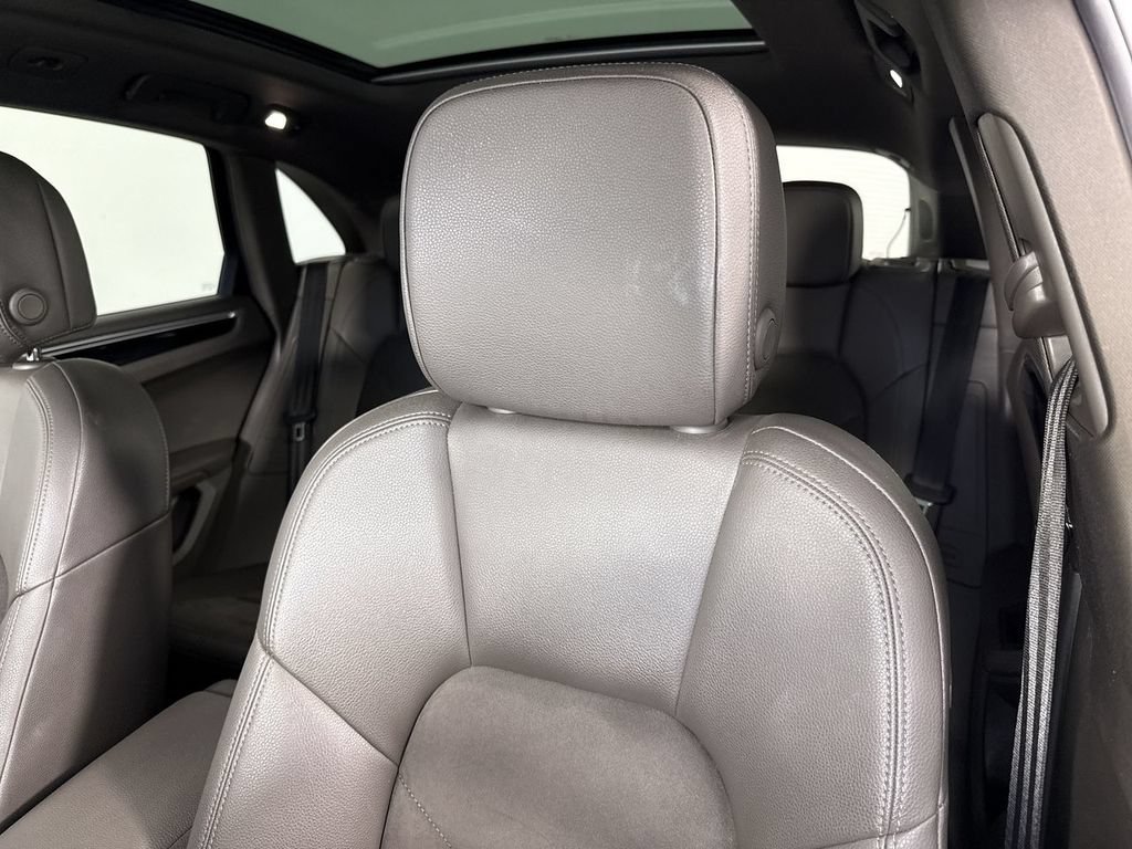 Certified 2017 Porsche Macan AWD/4WD image 40