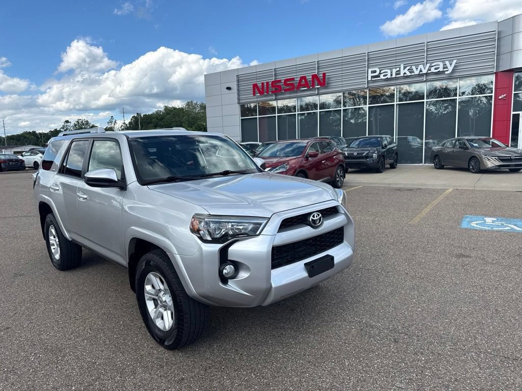 Used 2016 Toyota 4Runner SR5 AWD/4WD image 3