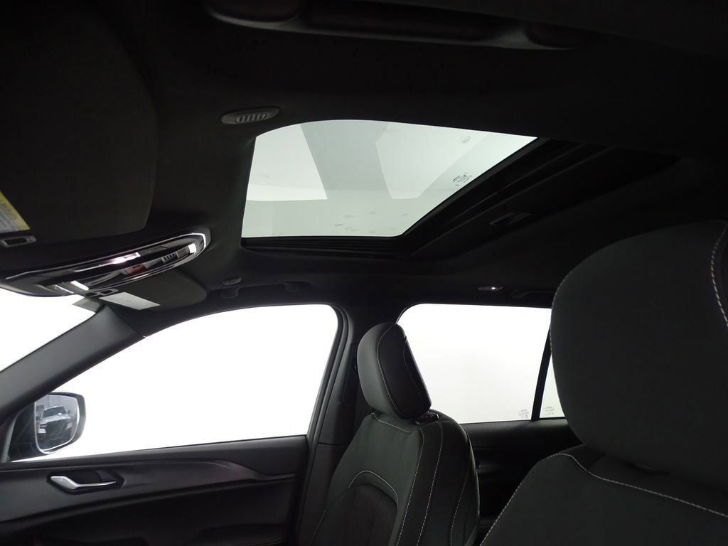 New 2025 Jeep Grand Cherokee Laredo X image 10