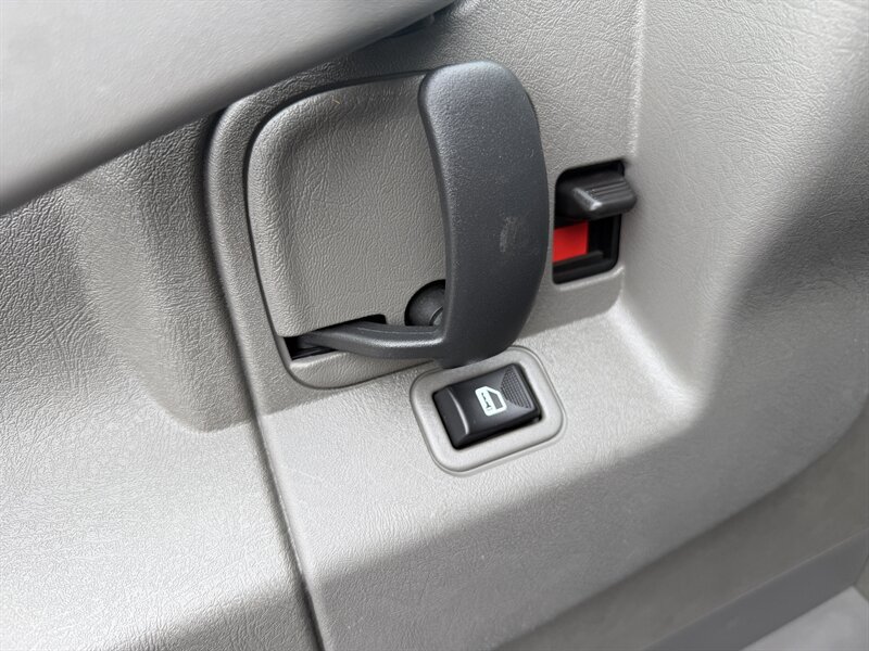 Used 2022 GMC Savana 2500 w/ Chrome Appearance Package RWD image 16