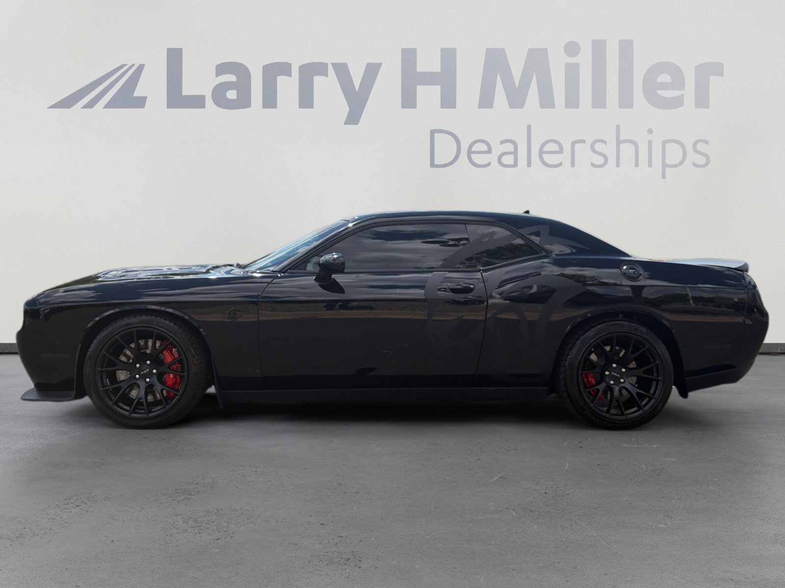 Used 2016 Dodge Challenger SRT Hellcat RWD image 2