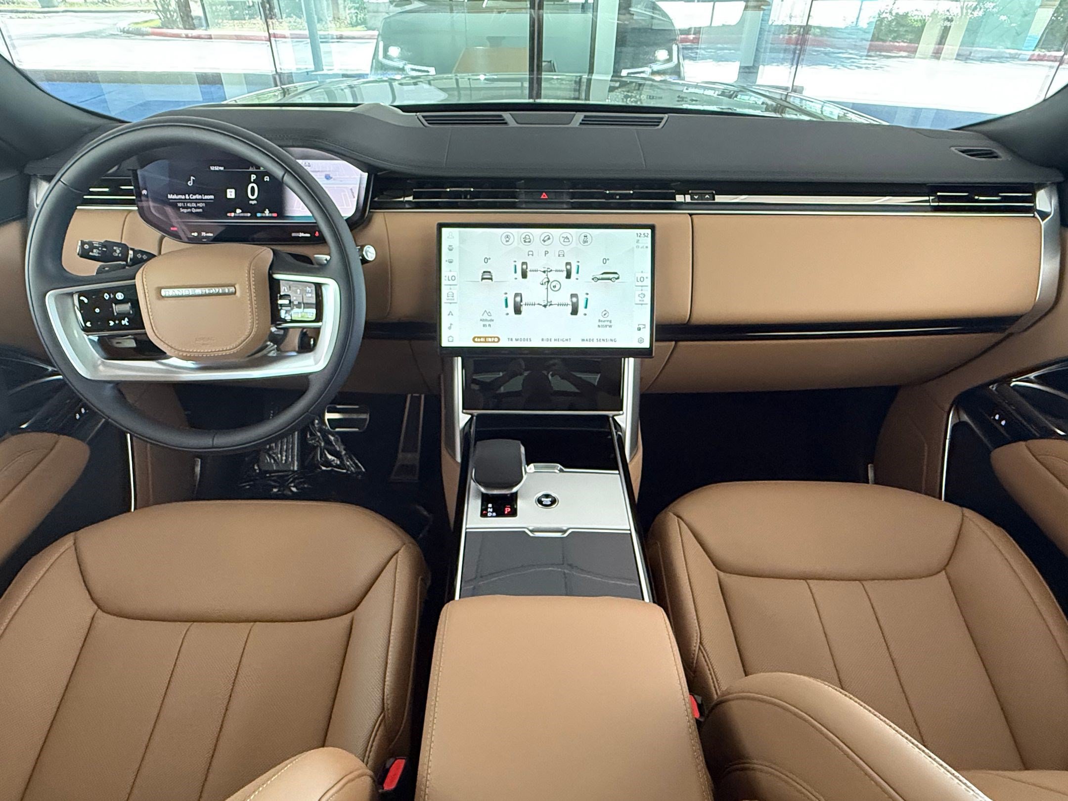 New 2026 Land Rover Range Rover Long Wheelbase SE AWD/4WD image 13