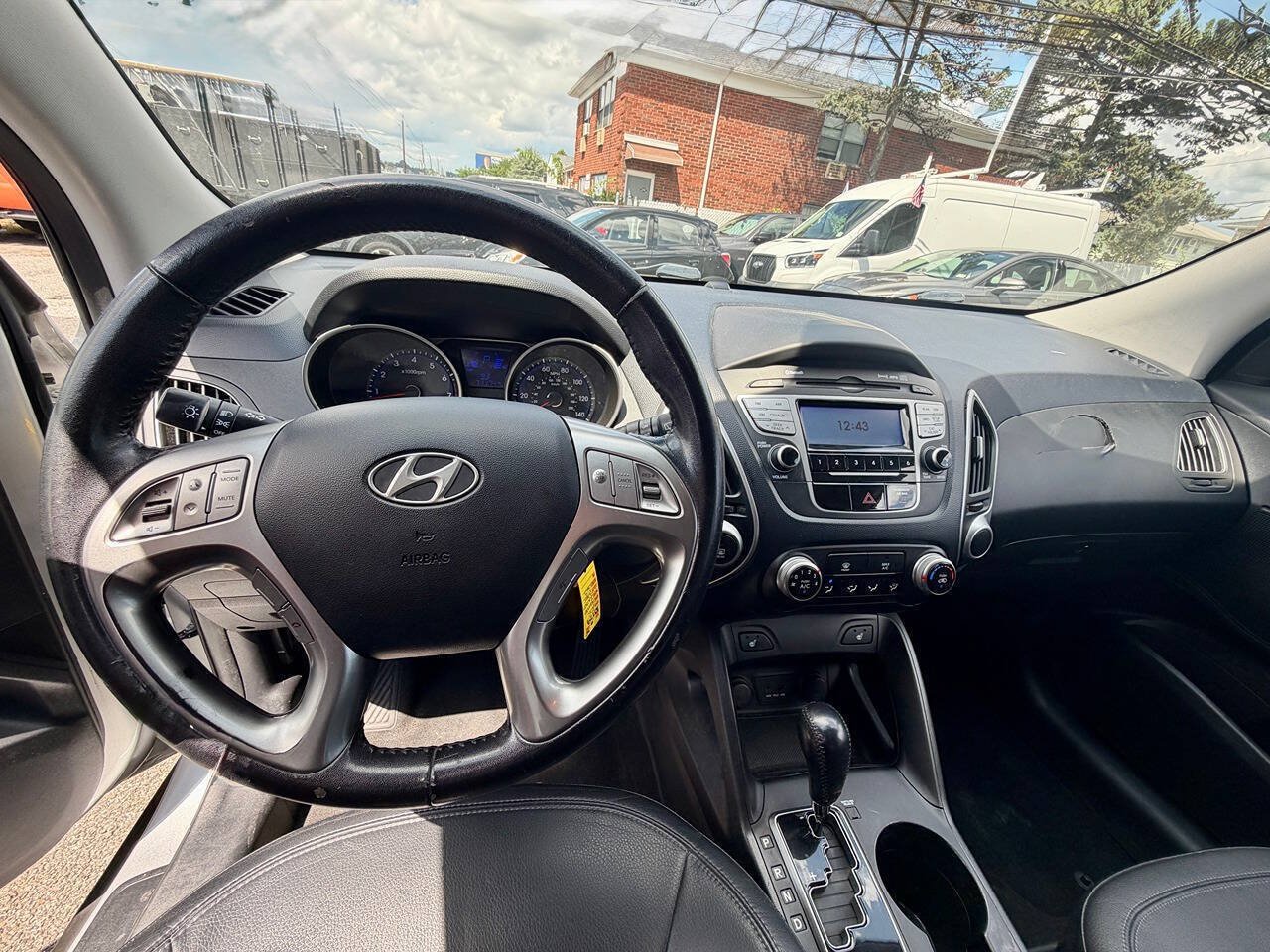 Used 2011 Hyundai Tucson GLS AWD/4WD image 16