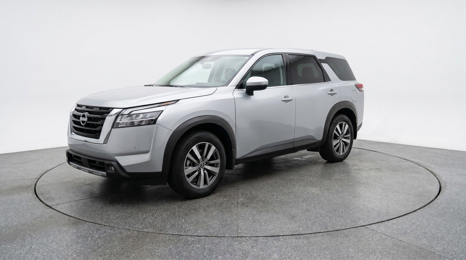 Used 2025 Nissan Pathfinder SV image 3