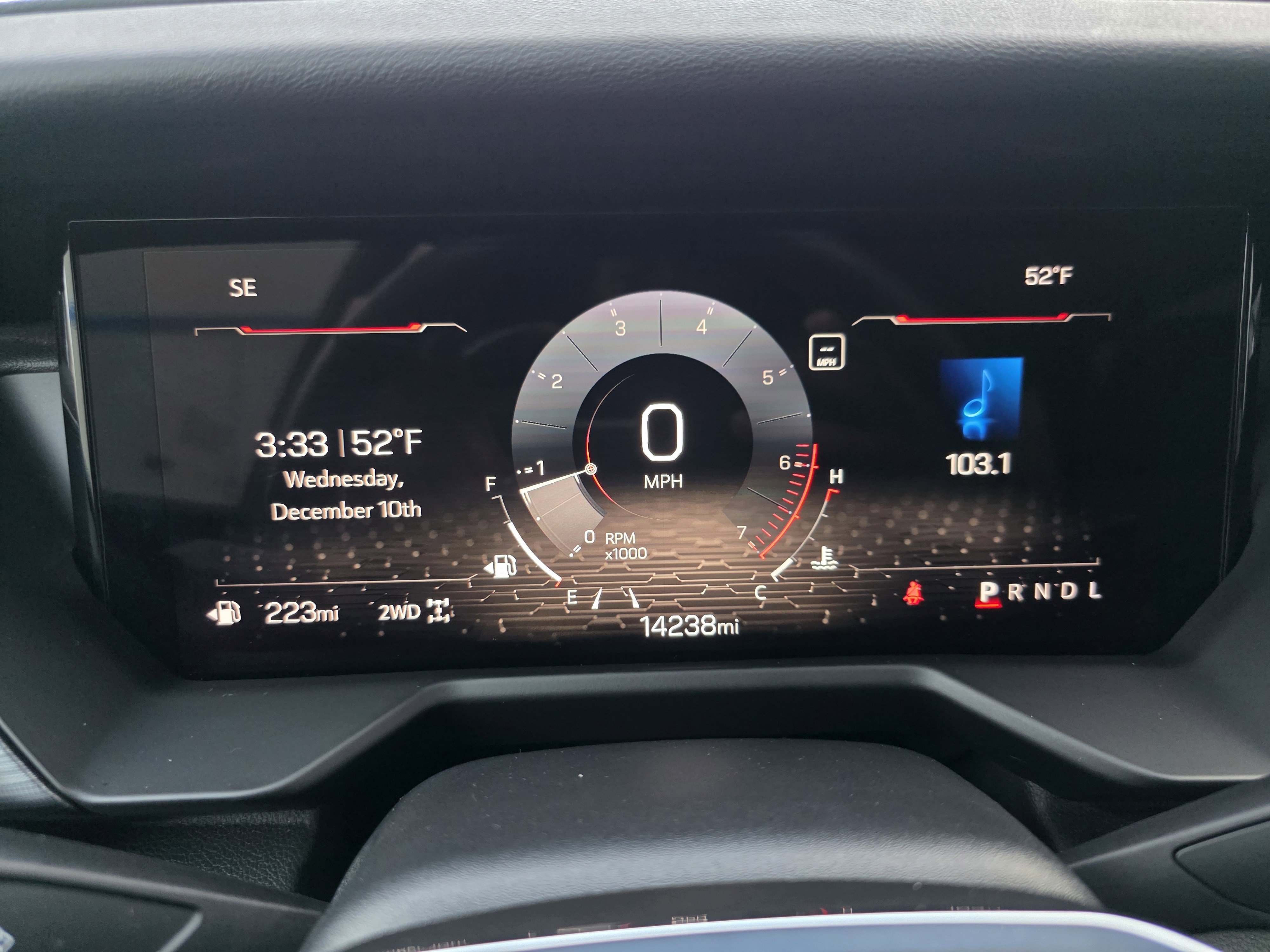 Used 2025 GMC Acadia Elevation image 16