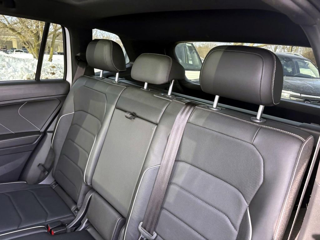Used 2022 Volkswagen Tiguan SEL R-Line image 26