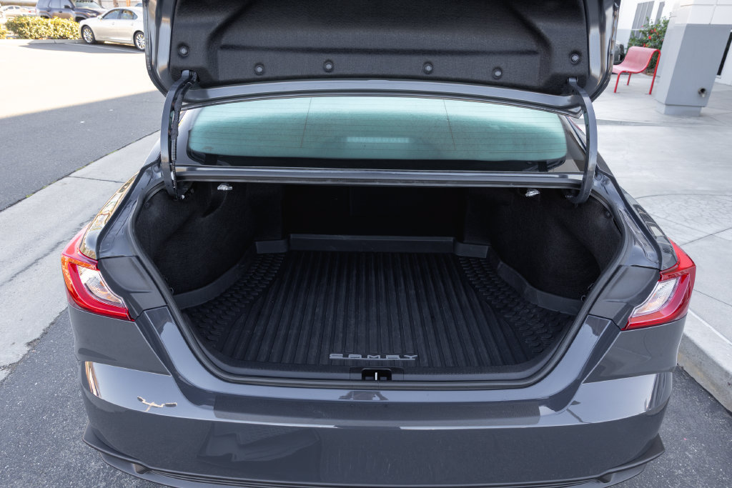 Certified 2025 Toyota Camry SE w/ Convenience Package FWD image 8