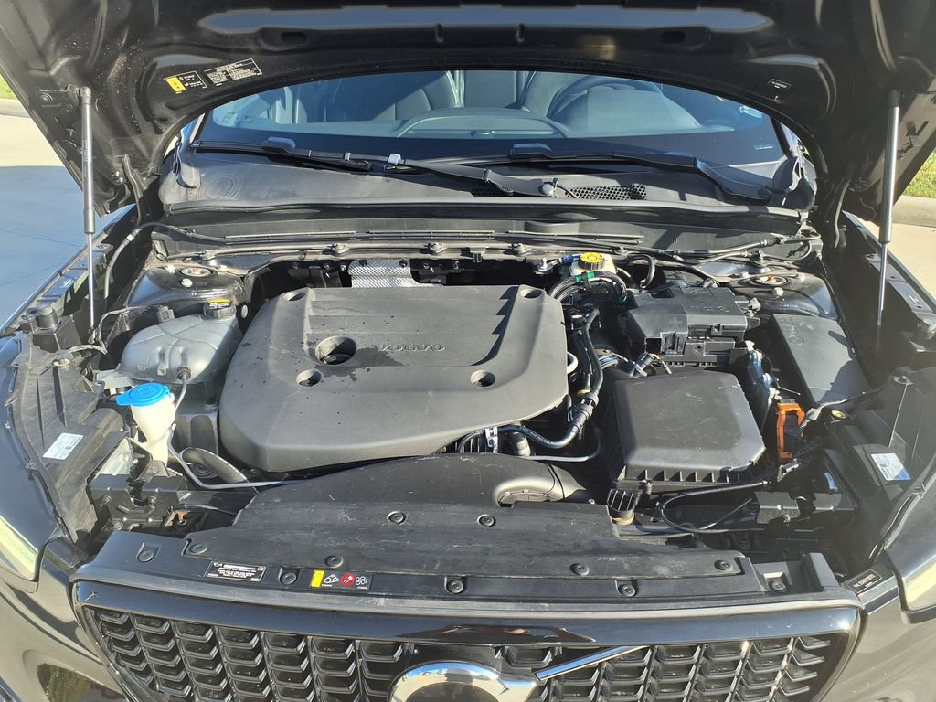 Certified 2023 Volvo XC40 B5 Plus w/ Climate Package AWD/4WD image 39