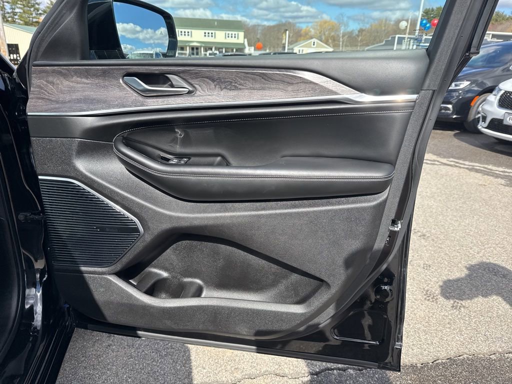 Certified 2023 Jeep Grand Cherokee L Overland w/ Rear Seat Video Group I image 37