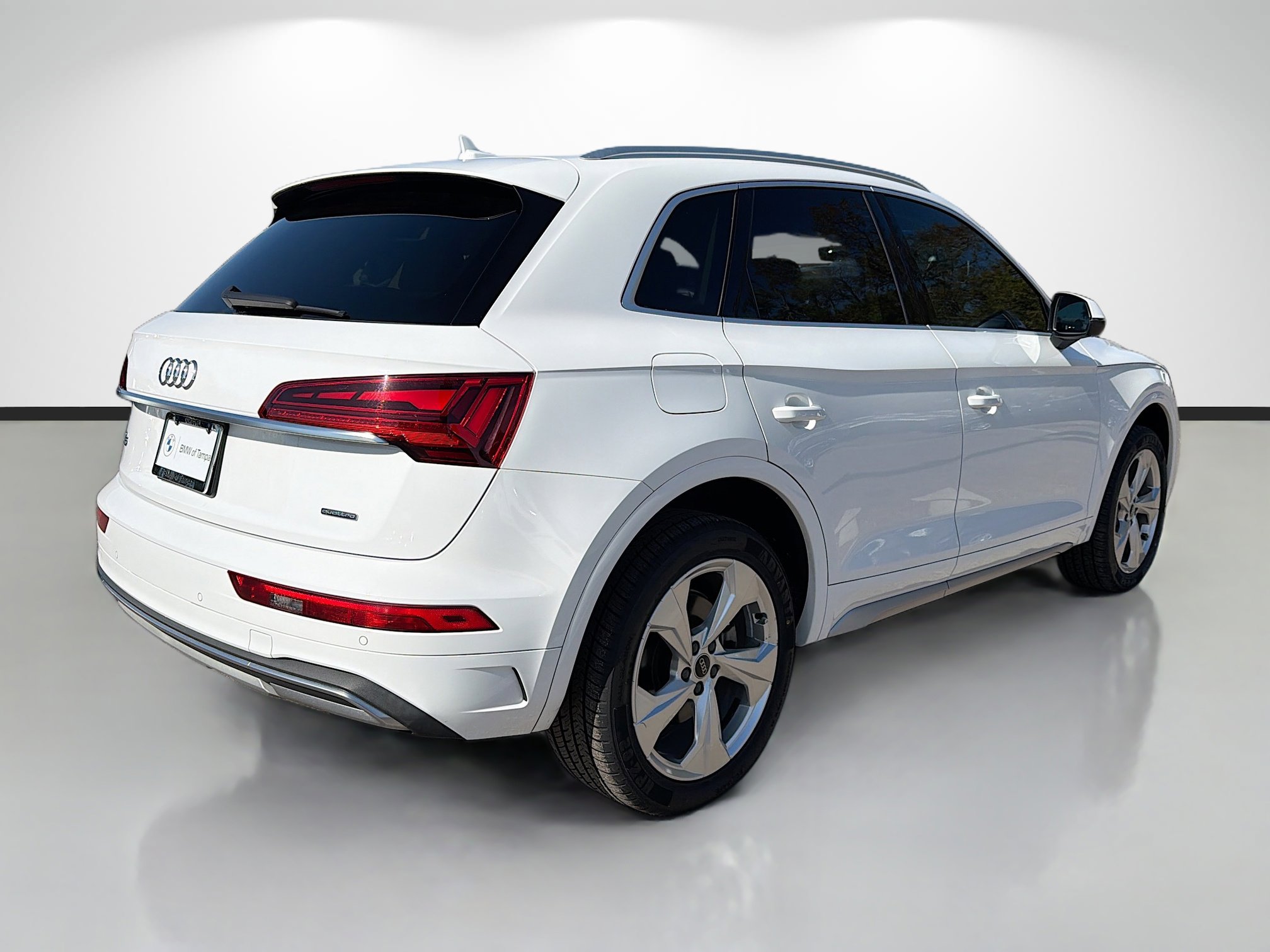 Used 2021 Audi Q5 Premium Plus w/ Premium Plus Package image 3