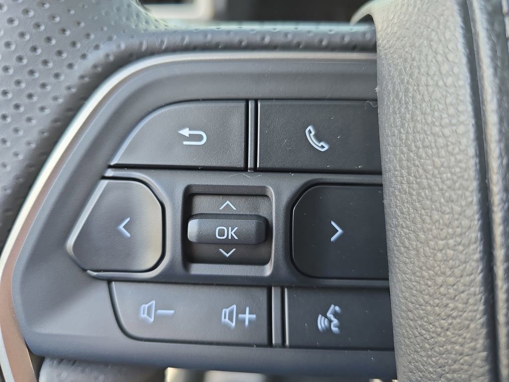 Used 2025 Toyota 4Runner SR5 AWD/4WD image 18