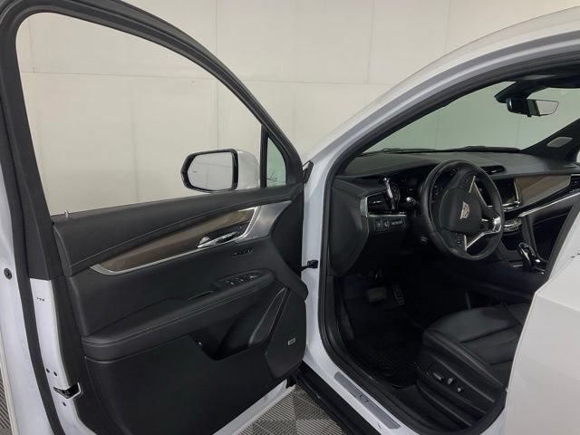 Used 2025 Cadillac XT6 Premium Luxury w/ Platinum Package AWD/4WD image 22
