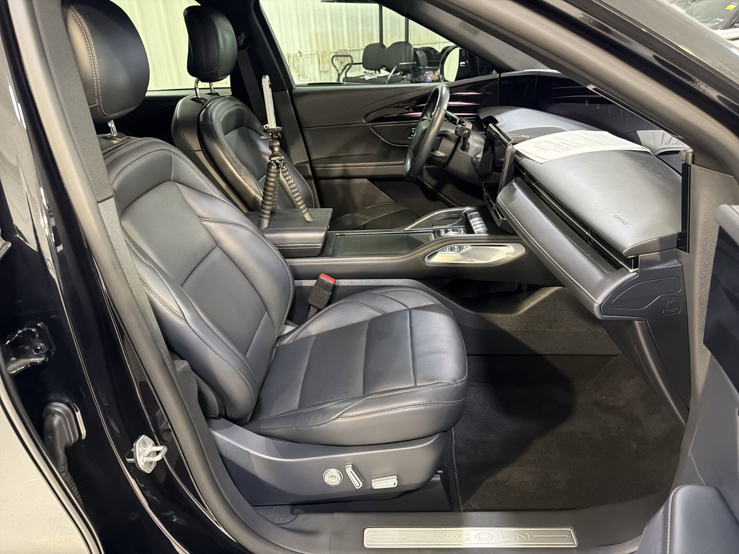 Used 2024 Lincoln Nautilus Premier w/ Jet Appearance Package AWD/4WD image 28