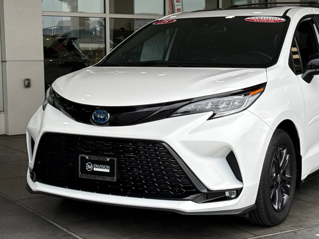 Certified 2025 Toyota Sienna XSE w/ XSE Premium Package AWD/4WD image 3