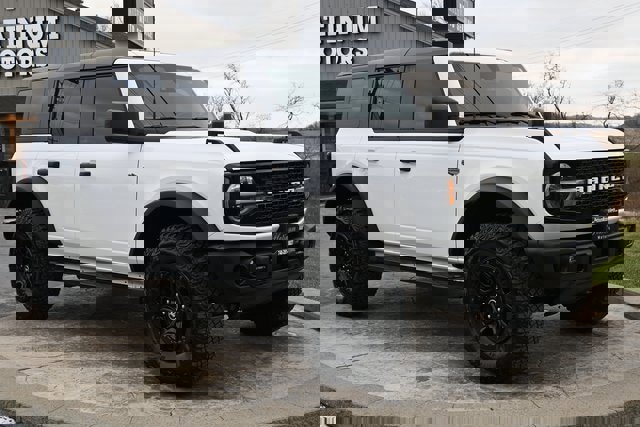 Used 2023 Ford Bronco Wildtrak image 3