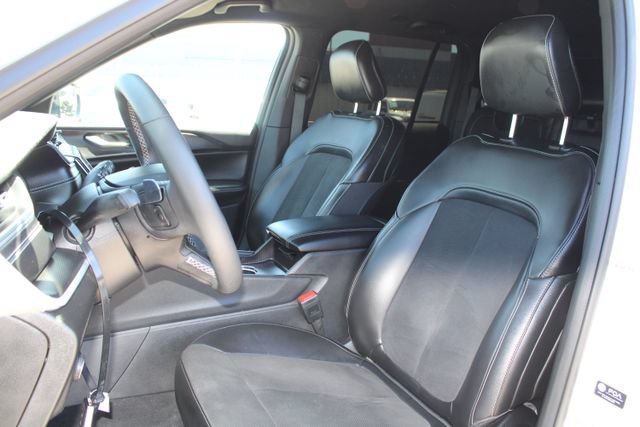 Used 2025 Jeep Grand Cherokee Altitude RWD image 32