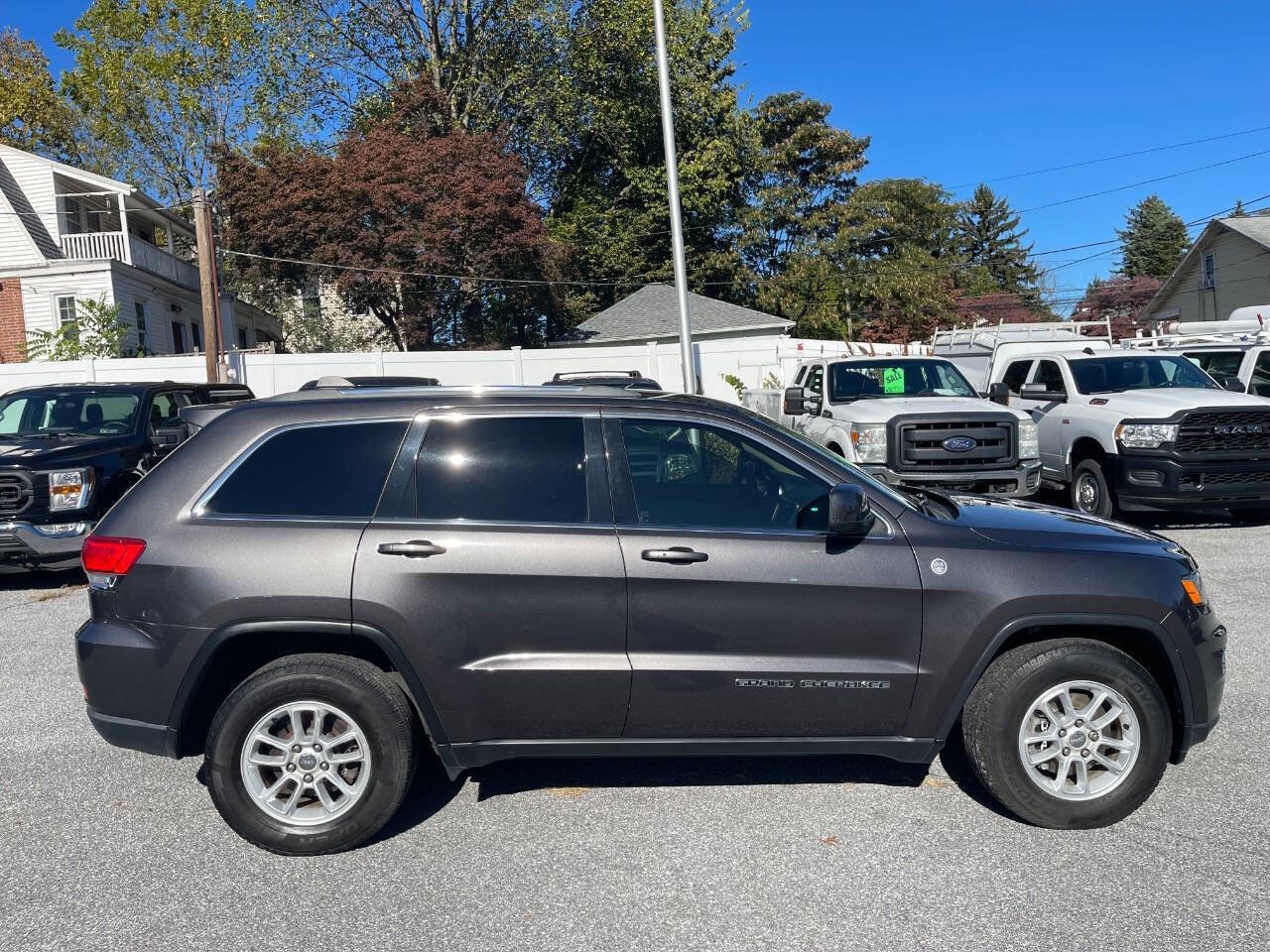 Used 2019 Jeep Grand Cherokee Laredo image 7